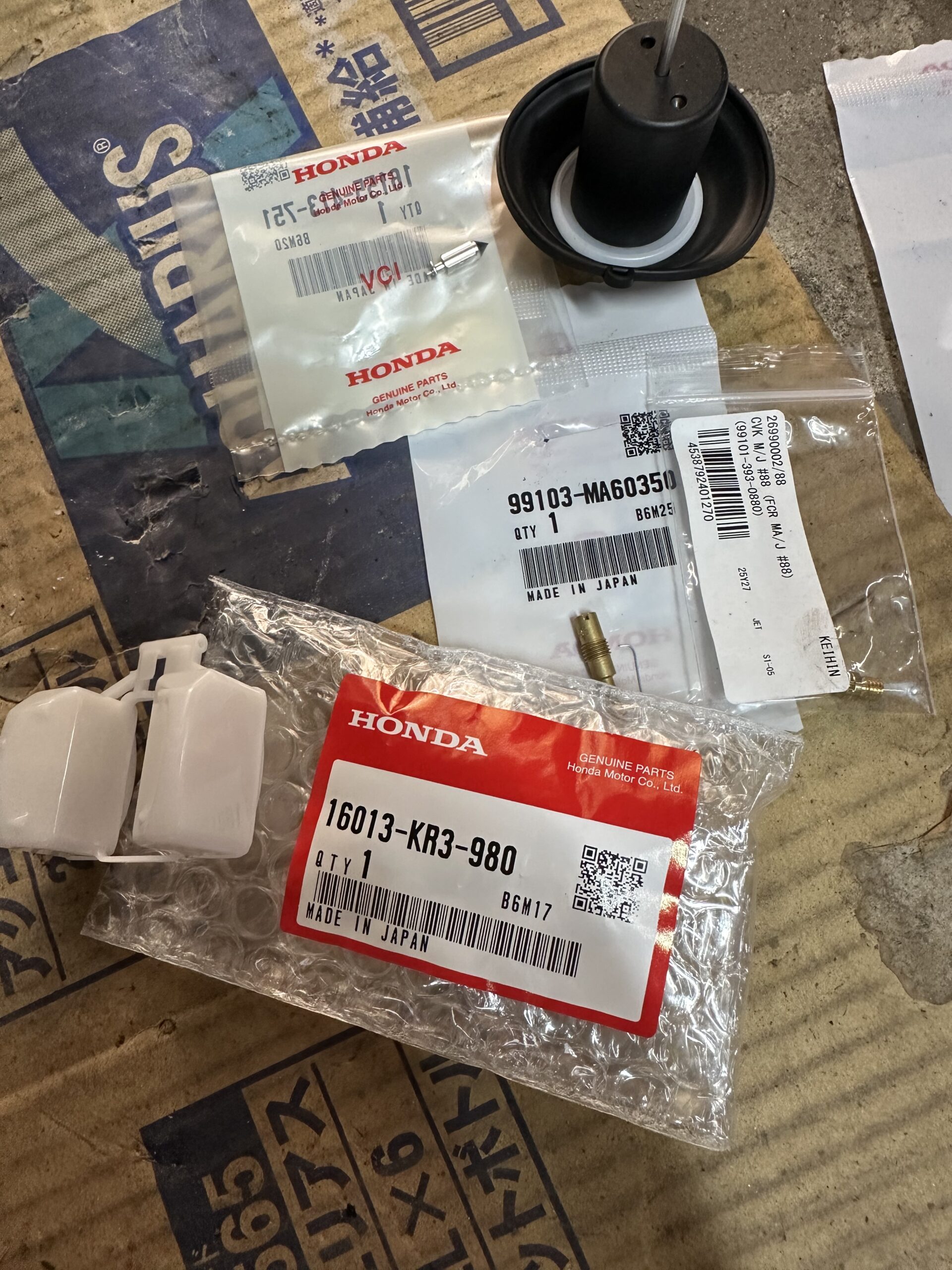 今回の整備で用意した交換部品。